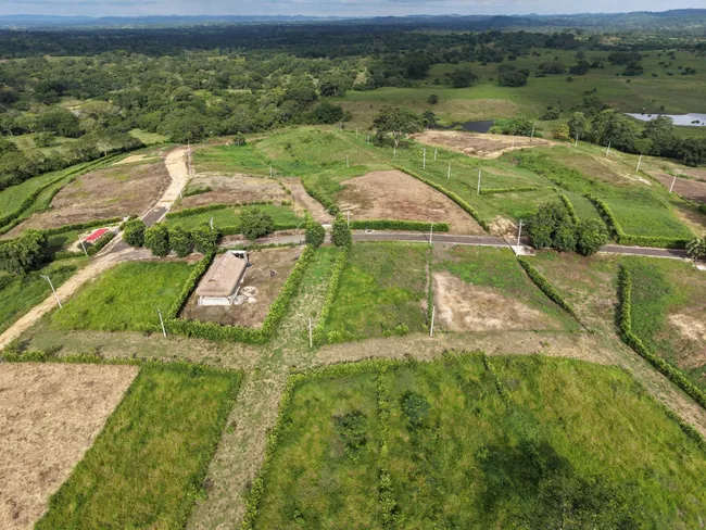Lotes y vías internas de Sierra Morena Campestre.